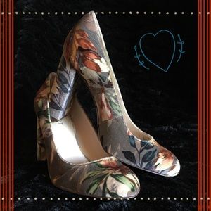 👠Nine West 40s style floral pumps 👠